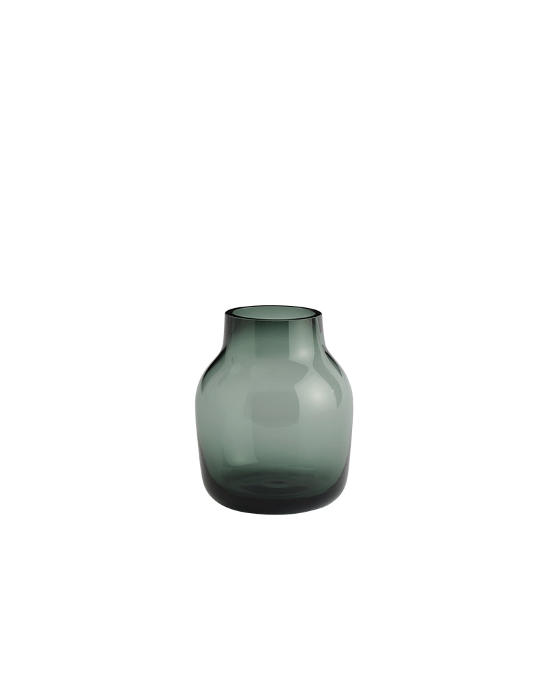 Silent Blomstervase Flaskegrøn Lille Muuto glasvase i mundblæst glas til frisørsalon og frisørudstyr